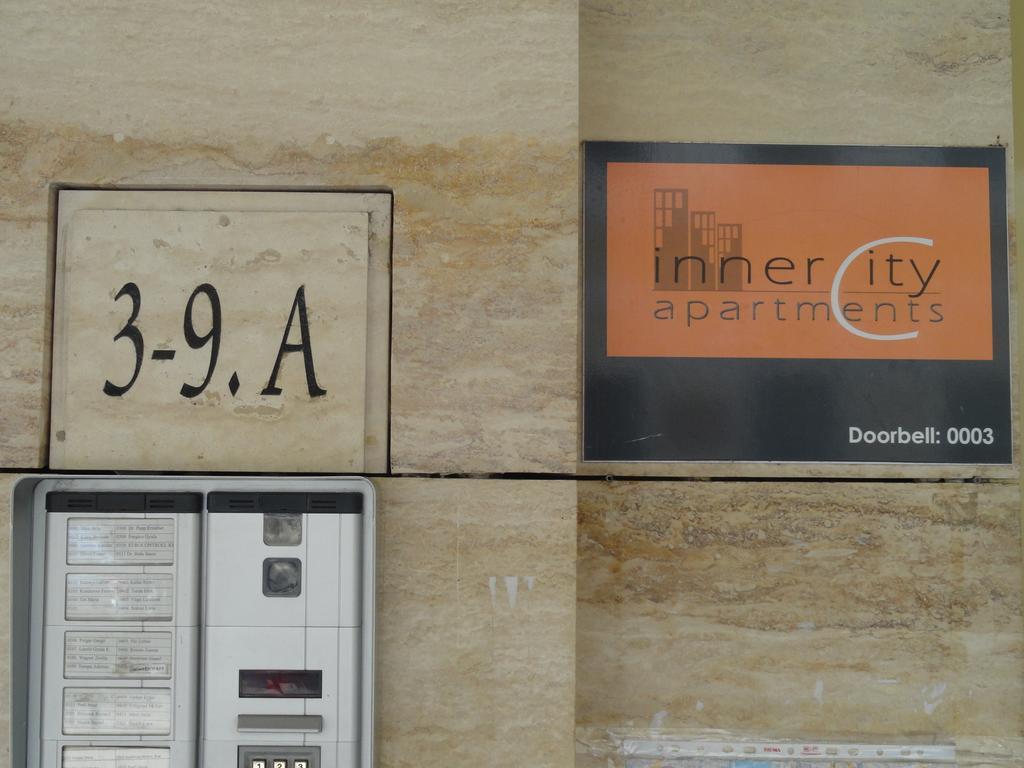 Innercity Apartments Budapeste Exterior foto